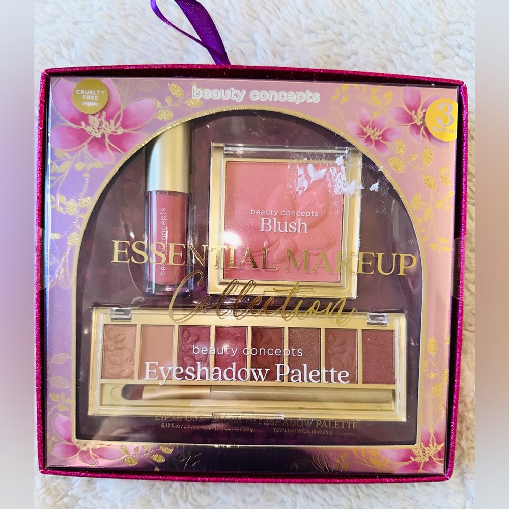 New Essential Makeup Collection Set - Picture 3 of 4